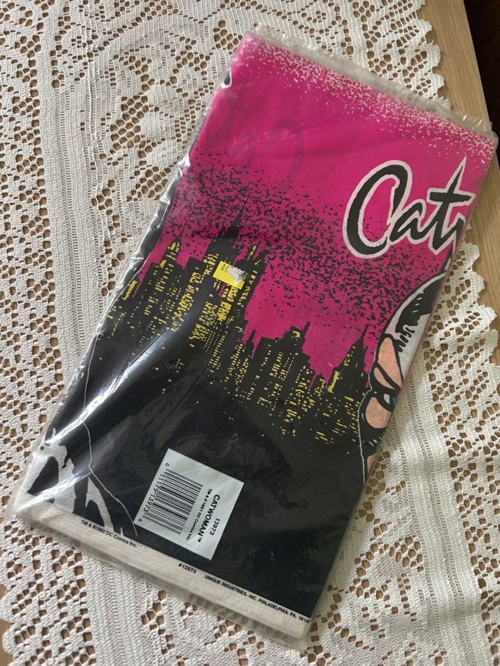 Vintage Cat Woman Paper TableCover 1992 DC Comics 54x84 Tablecover Catwoman 1992 - Picture 2 of 3